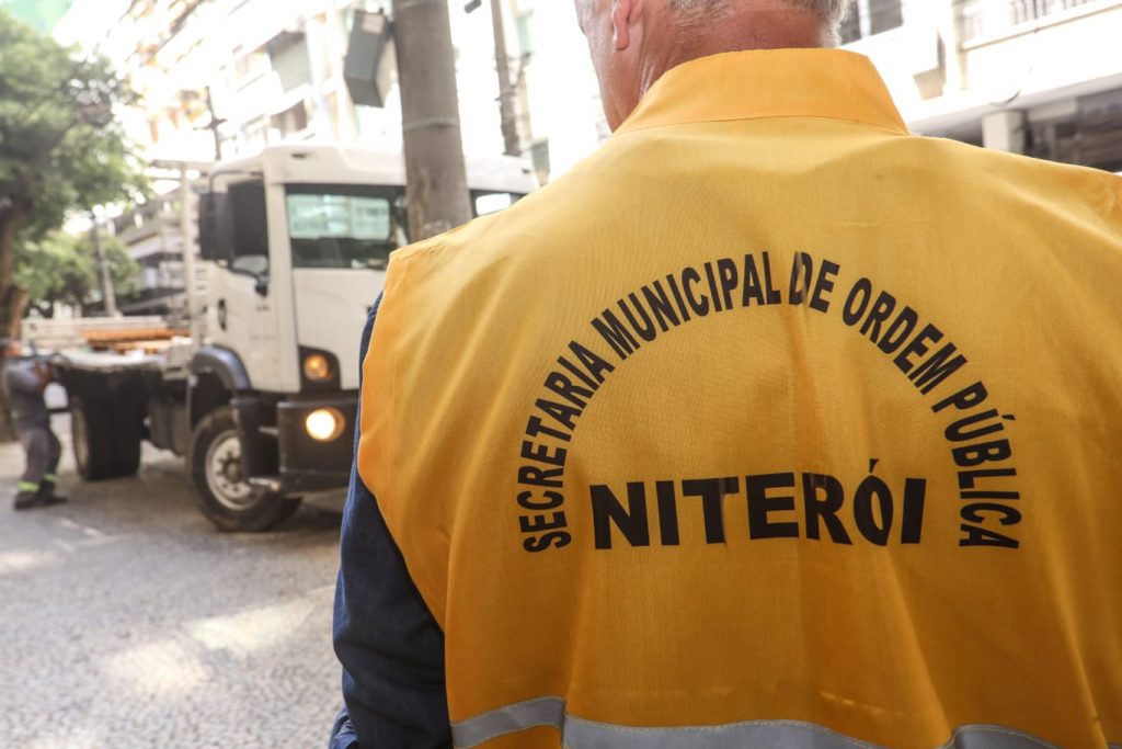 Niterói inicia programa Calçada Livre