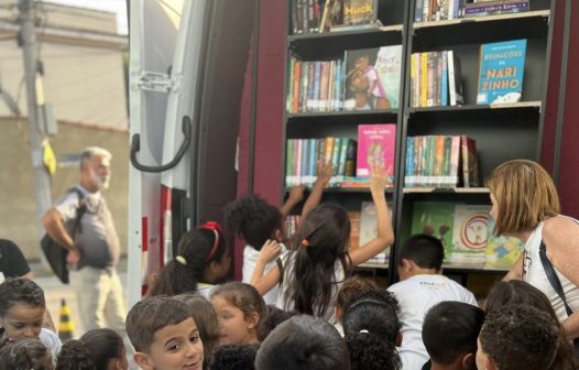 “Biblioteca sobre rodas” recebe doações, em Volta Redonda