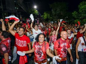 Escolas de samba prosseguem com ensaios de rua