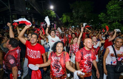 Escolas de samba prosseguem com ensaios de rua