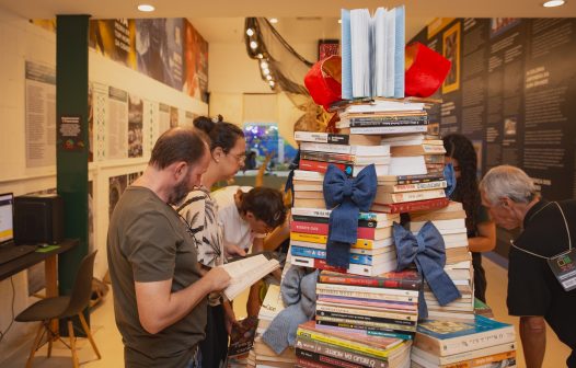 Troca de livros e apresentação musical gratuita em Itaguaí