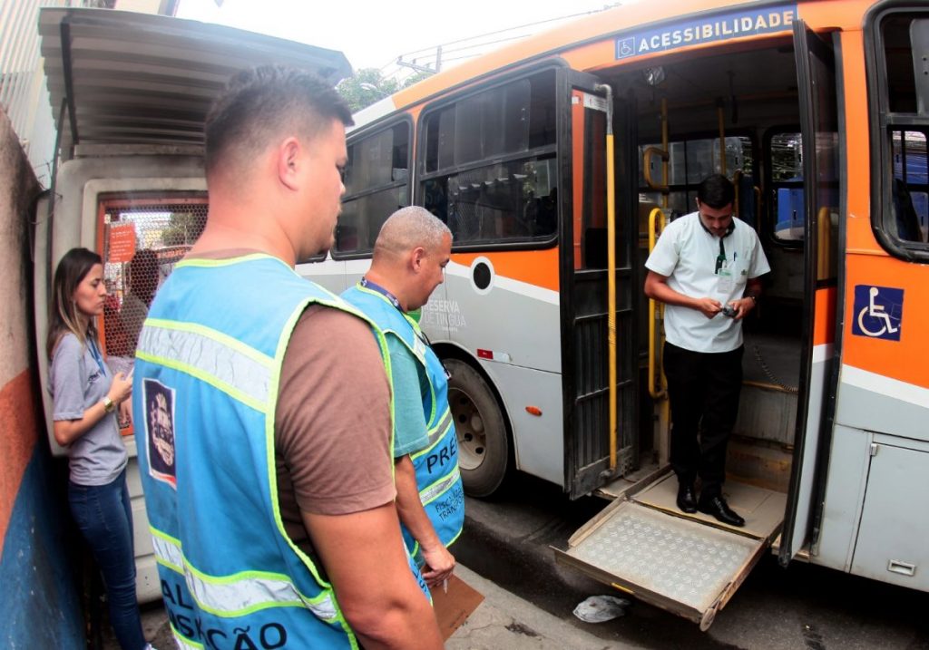 Rampas de acesso dos ônibus de Nova Iguaçu são fiscalizadas