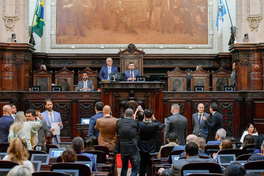 Suplentes são convocados pela Alerj para substituição de deputados