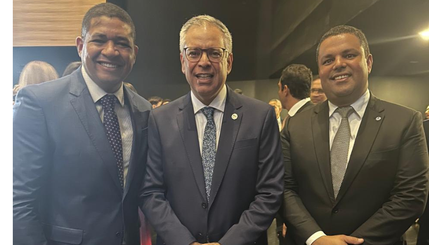 Presidente da ABANI prestigia posse na OAB no Distrito Federal