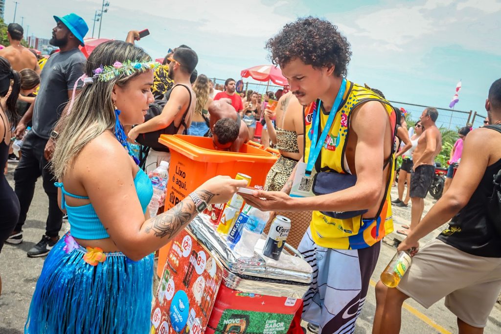 Um terço dos foliões gastam até R$ 200 por dia durante Carnaval do RJ