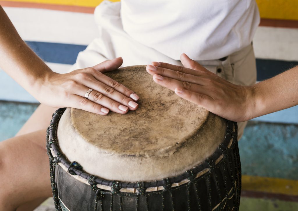 Secretaria de Cultura de Itaguaí lança oficina gratuita de percussão