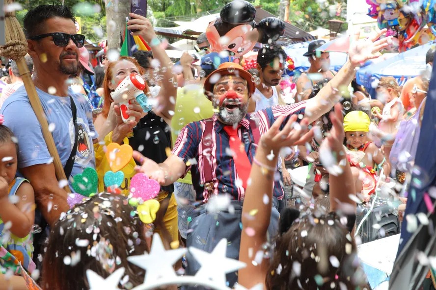 Crianças no Carnaval: cuidados essenciais para uma festa segura