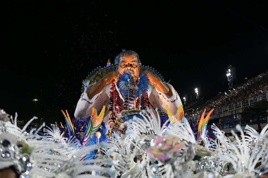 Beija-Flor e Salgueiro são destaques no segundo dia de desfiles