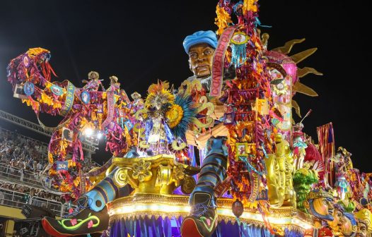 Futuro, luta contra transfobia e homenagens encerram Carnaval