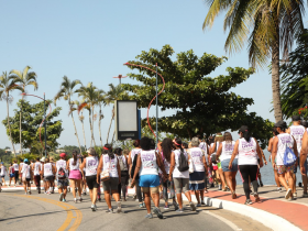 Caminhada celebra mães de filhos com deficiência em Maricá