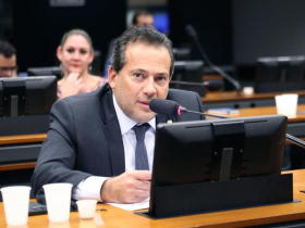 Ricardo Abrão olha atento para a Saúde