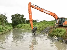 Nova Iguaçu intensifica limpeza de rios