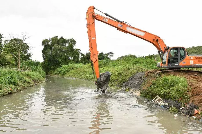 Nova Iguaçu intensifica limpeza de rios