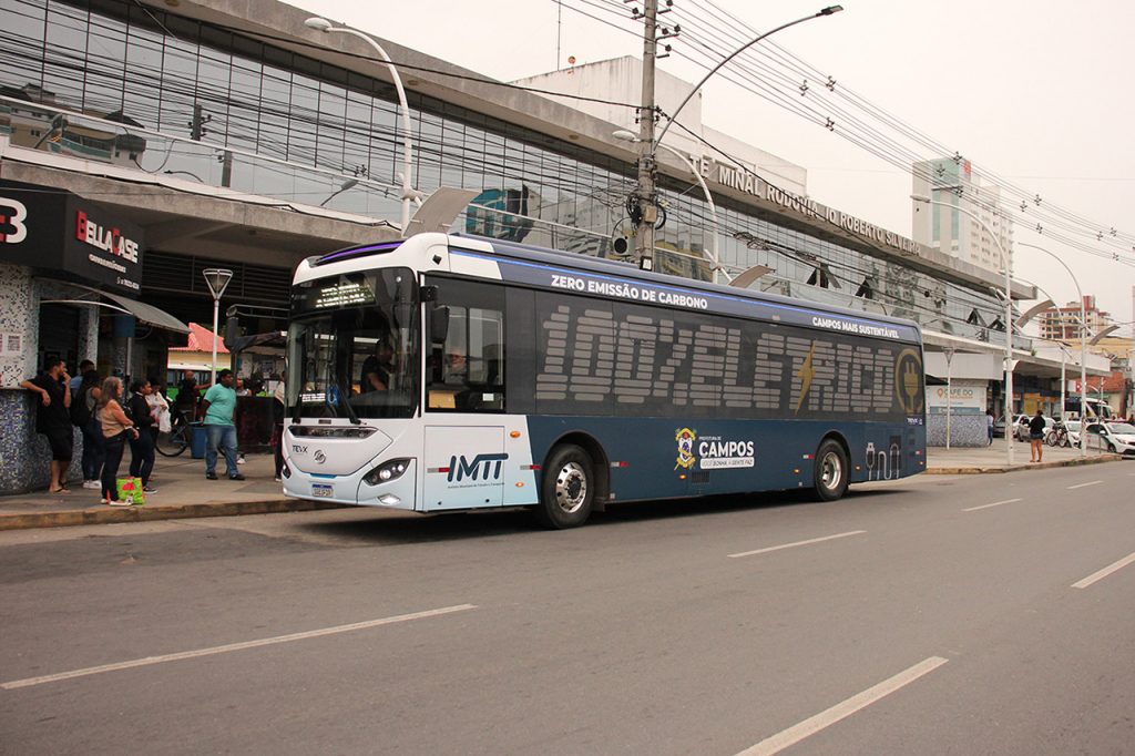 Ônibus elétrico reforça transporte na região Norte de Campos