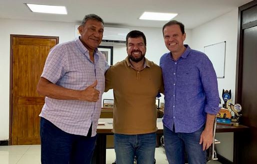 Zito e André Lazaroni se reúnem com o prefeito de Macaé
