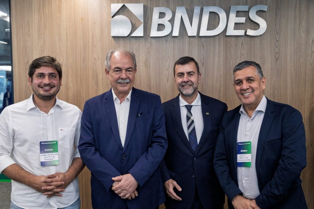 BNDES recebe prefeitos do RJ para tratar de investimentos regionais