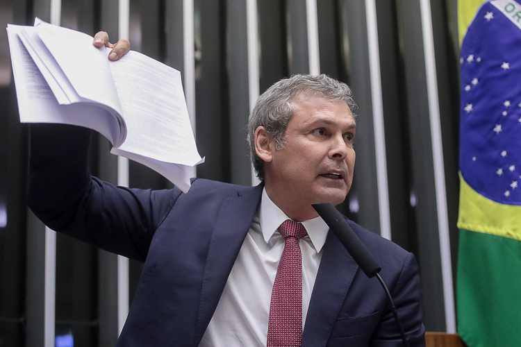 Lindbergh Farias consolida força na política nacional