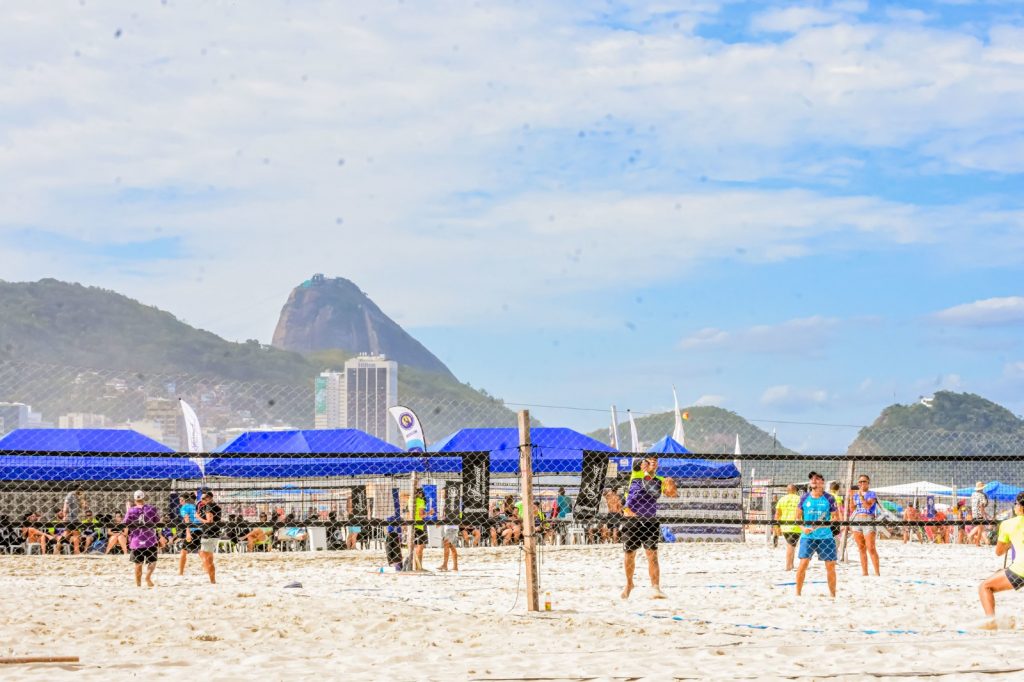 Maratona de Beach Tennis agita Copacabana no feriado