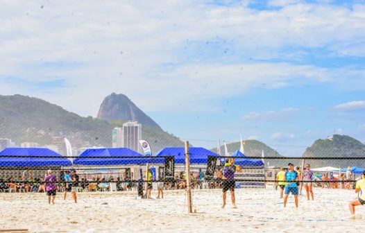 Maratona de Beach Tennis agita Copacabana no feriado
