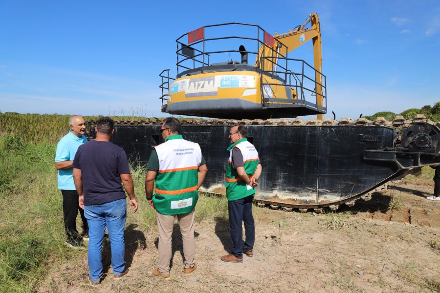 Prefeitura de Rio das Ostras inicia limpeza da Lagoa de Iriry