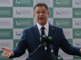 Sóstenes leva puxão de orelha de Motta