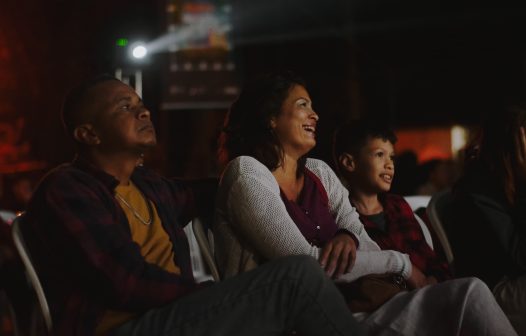 Cinema e arraiá animam Praia Pequena em Mangaratiba