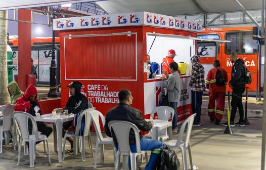 Café da manhã gratuito em Maricá completa um mês