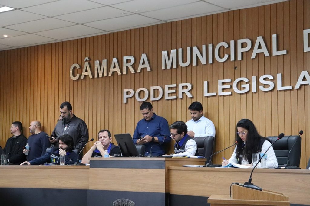 Câmara de Itaguaí investiga contratos milionários da Prefeitura