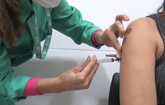 Caminhão da Saúde reforça vacinação em Bacaxá