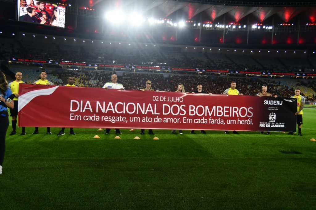 Corpo de Bombeiros do RJ é homenageado no Maracanã