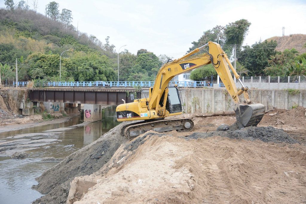 Desassoreamento do Rio Barra Mansa avança