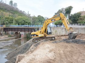 Desassoreamento do Rio Barra Mansa avança