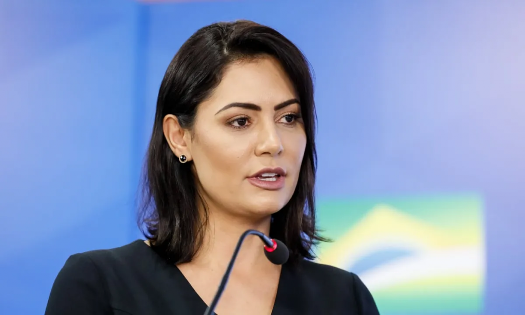 Michelle dá recado a Sóstenes: nada de mensagem para Bolsonaro