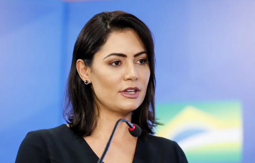 Michelle dá recado a Sóstenes: nada de mensagem para Bolsonaro