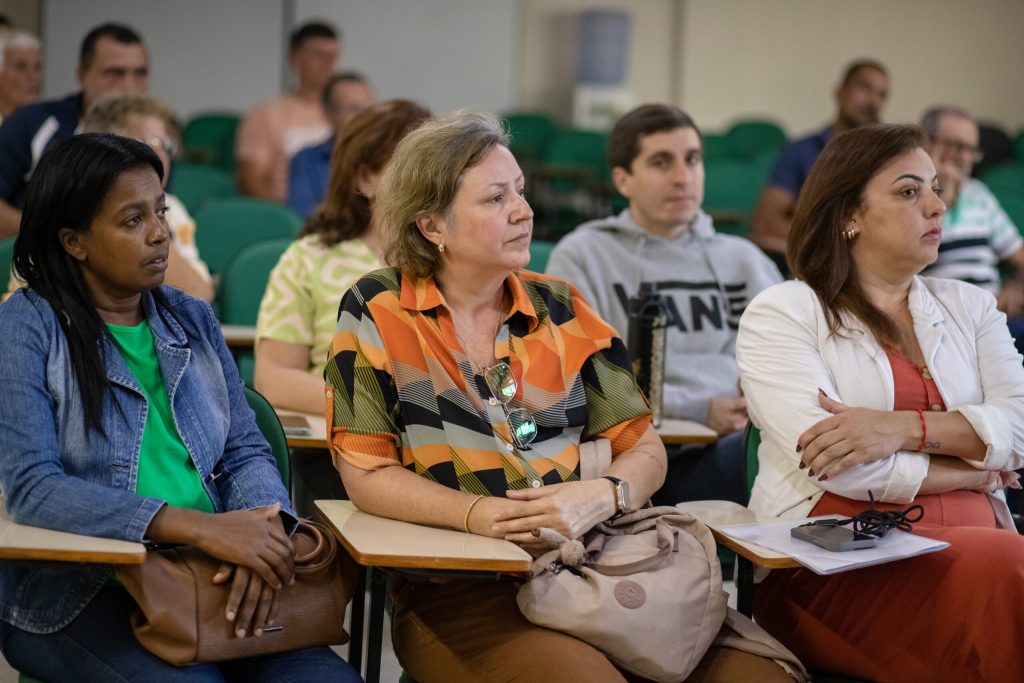 Prefeitura de Rio Bonito ouve agricultores familiares em reunião