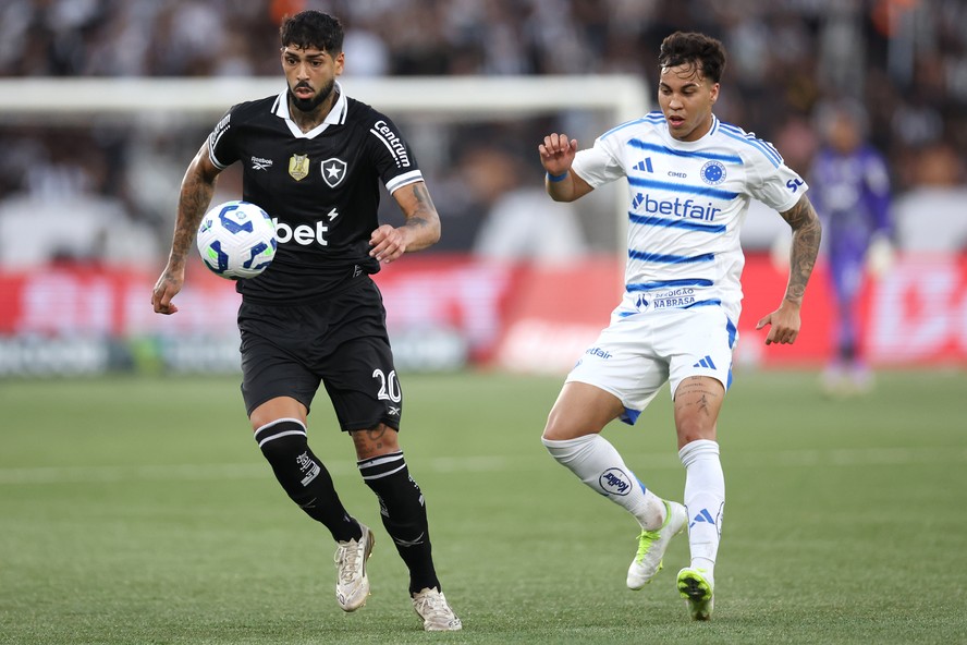 Botafogo perde em casa para o Cruzeiro e deixa o G6 do Brasileirão