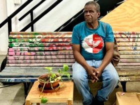 Ex-morador de rua faz exposição no Rio com materiais retirados dos lixões