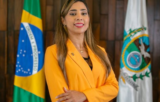 Deputada quer desconto no IPVA para quem adotar um animal