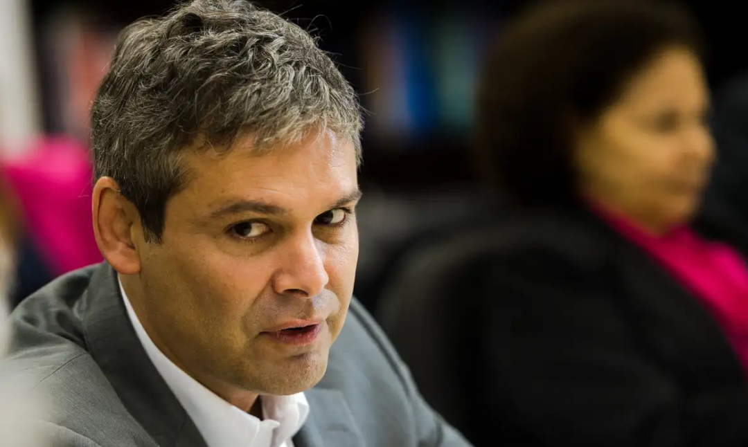 Lindbergh aciona STF por Moraes