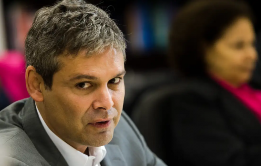 Lindbergh aciona STF por Moraes