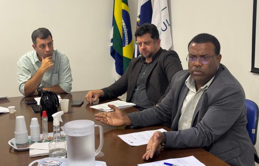 Operação em Macaé remove fios soltos