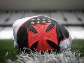 O poema ‘A Semana foi Assim’ reflete o Vasco que celebra 127 anos