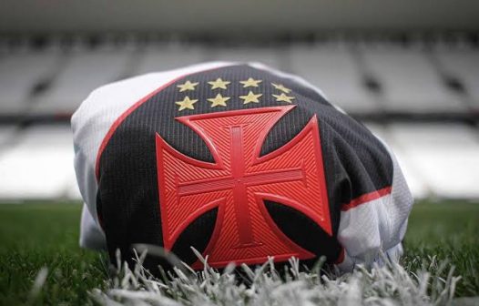 O poema ‘A Semana foi Assim’ reflete o Vasco que celebra 127 anos