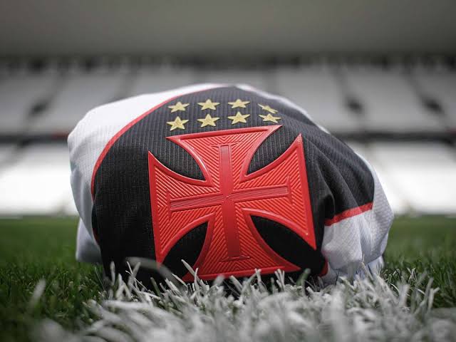 O poema ‘A Semana foi Assim’ reflete o Vasco que celebra 127 anos