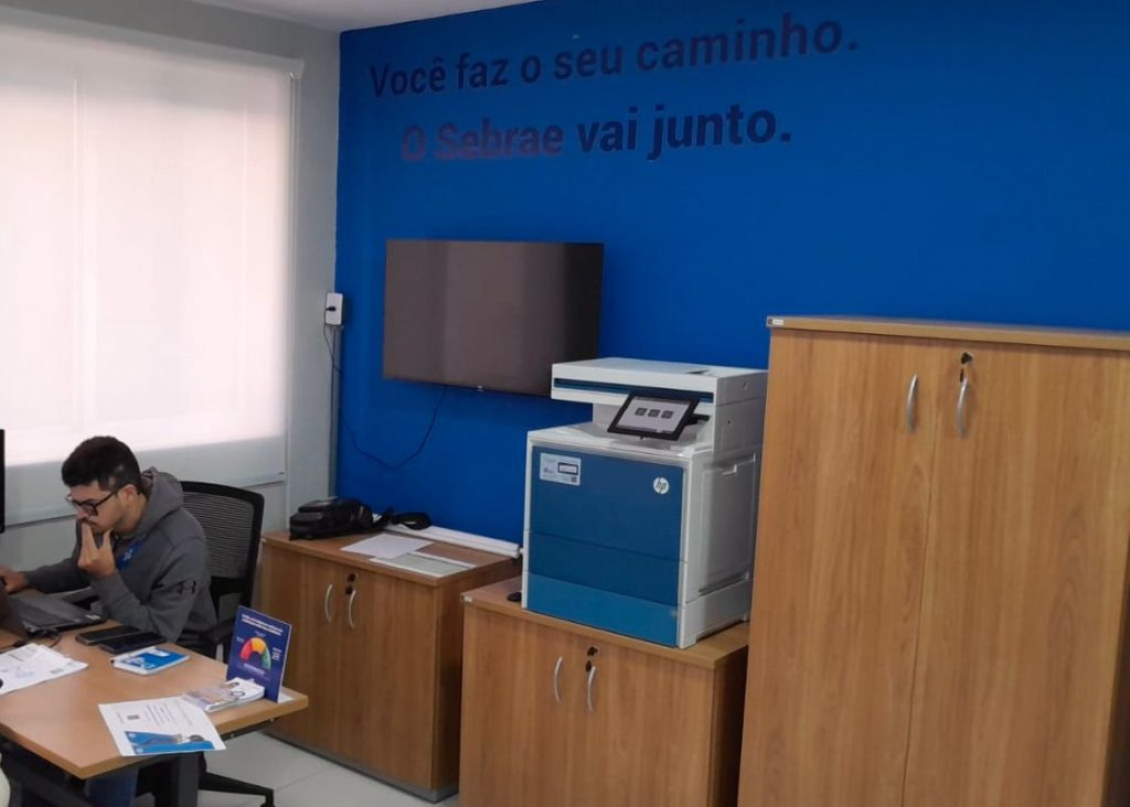 Suderj e Sebrae Rio firmam parceria para inaugurar posto de atendimento no Complexo Esportivo da Rocinha