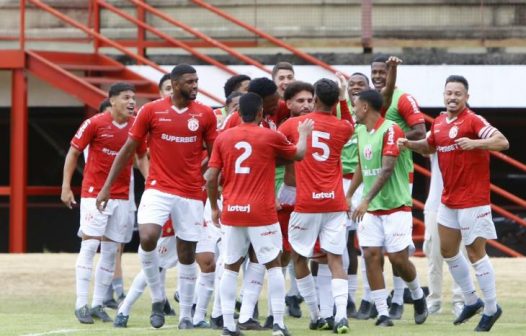 America vence Portuguesa e põe a mão na taça da Copa Rio