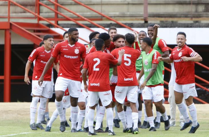 America vence Portuguesa e põe a mão na taça da Copa Rio