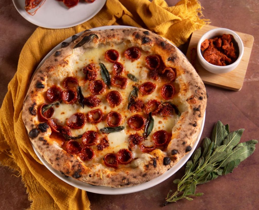 Pizza sazonal na Officina Local