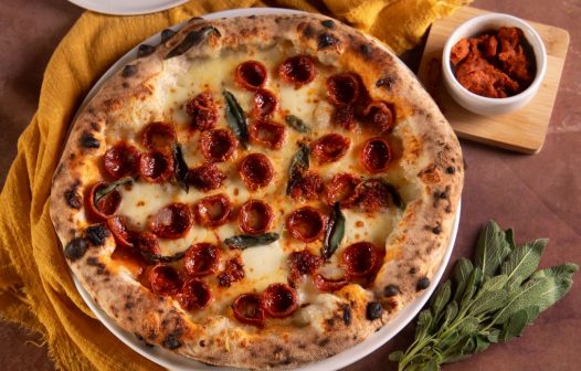 Pizza sazonal na Officina Local
