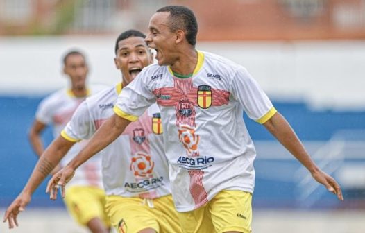 Santa Cruz larga na frente na final da Série C do Rio